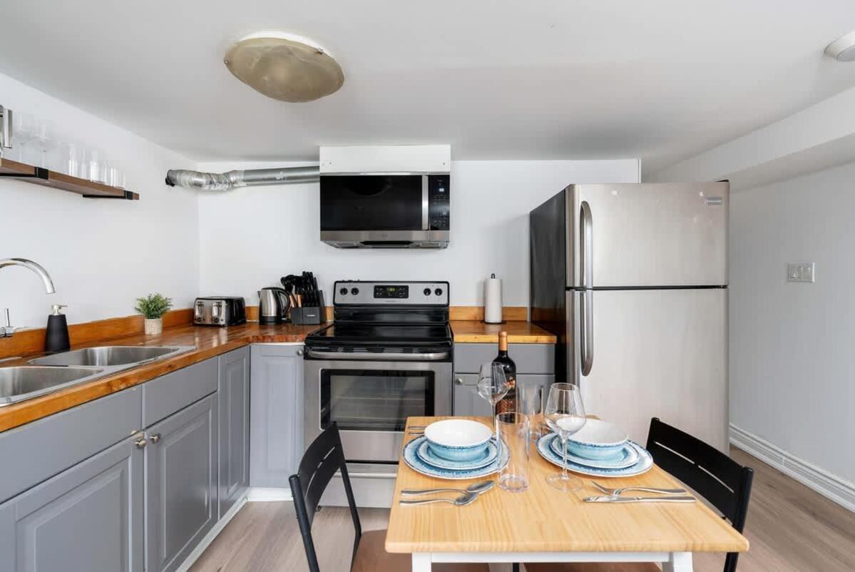 Ferienhaus Private 2 Storey With 3br-2ba By Queen West Toronto