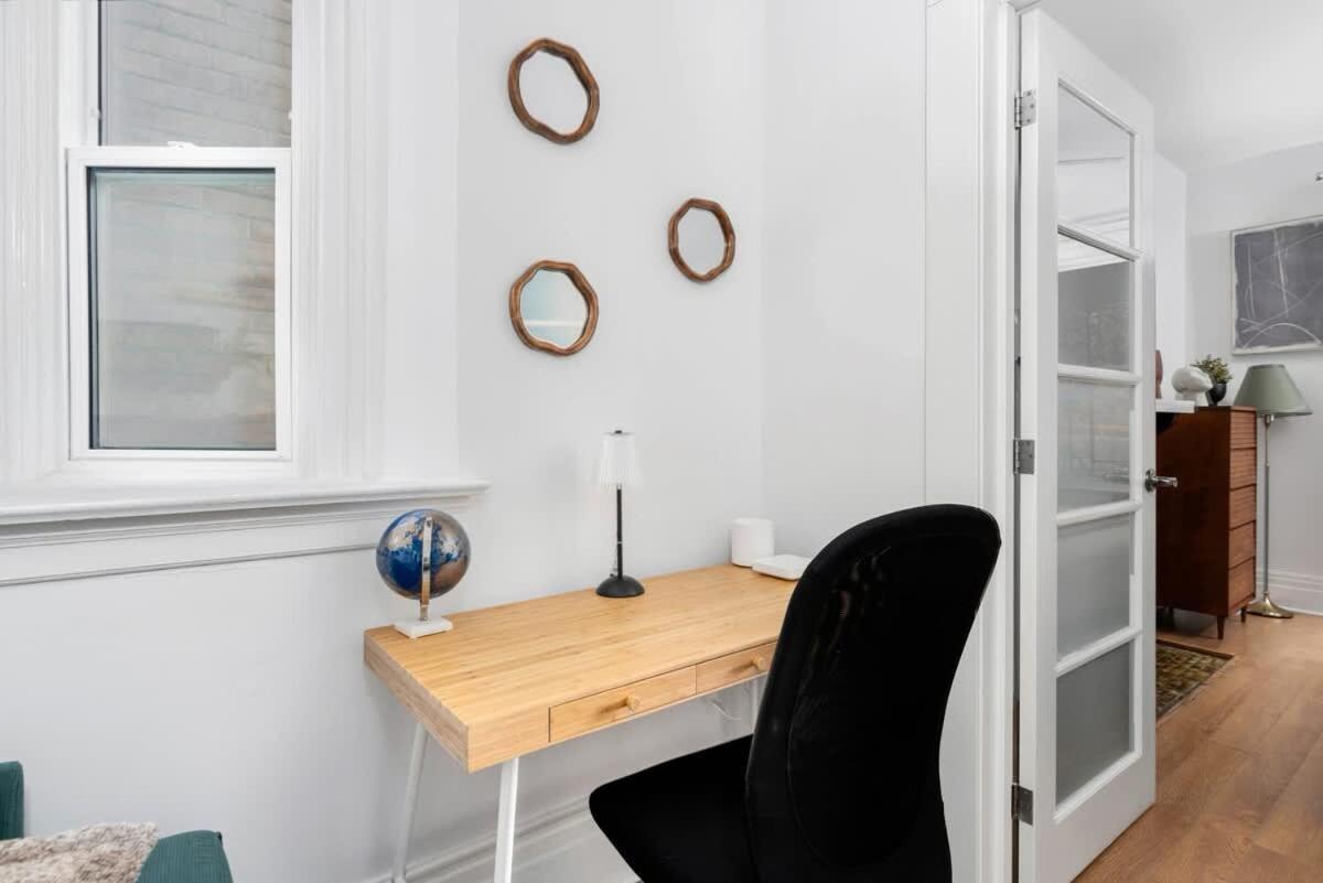 Private 2 Storey With 3br-2ba By Queen West Ferienhaus *