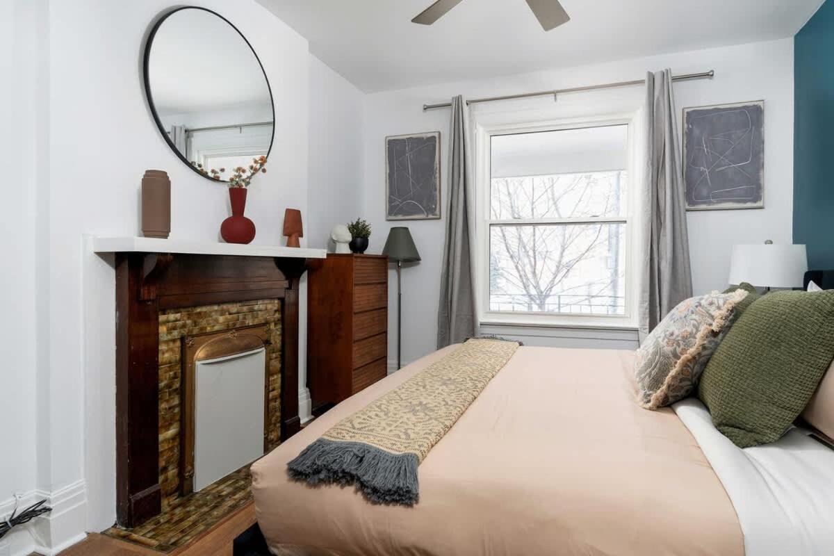 Private 2 Storey With 3br-2ba By Queen West Ferienhaus